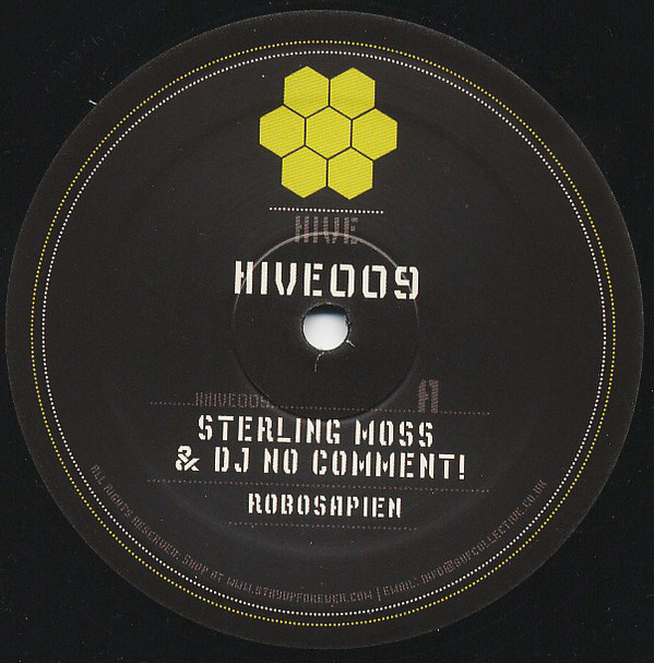 STERLING MOSS + DJ NO COMMENT - ROBOSAPIEN / SQUAT DOM